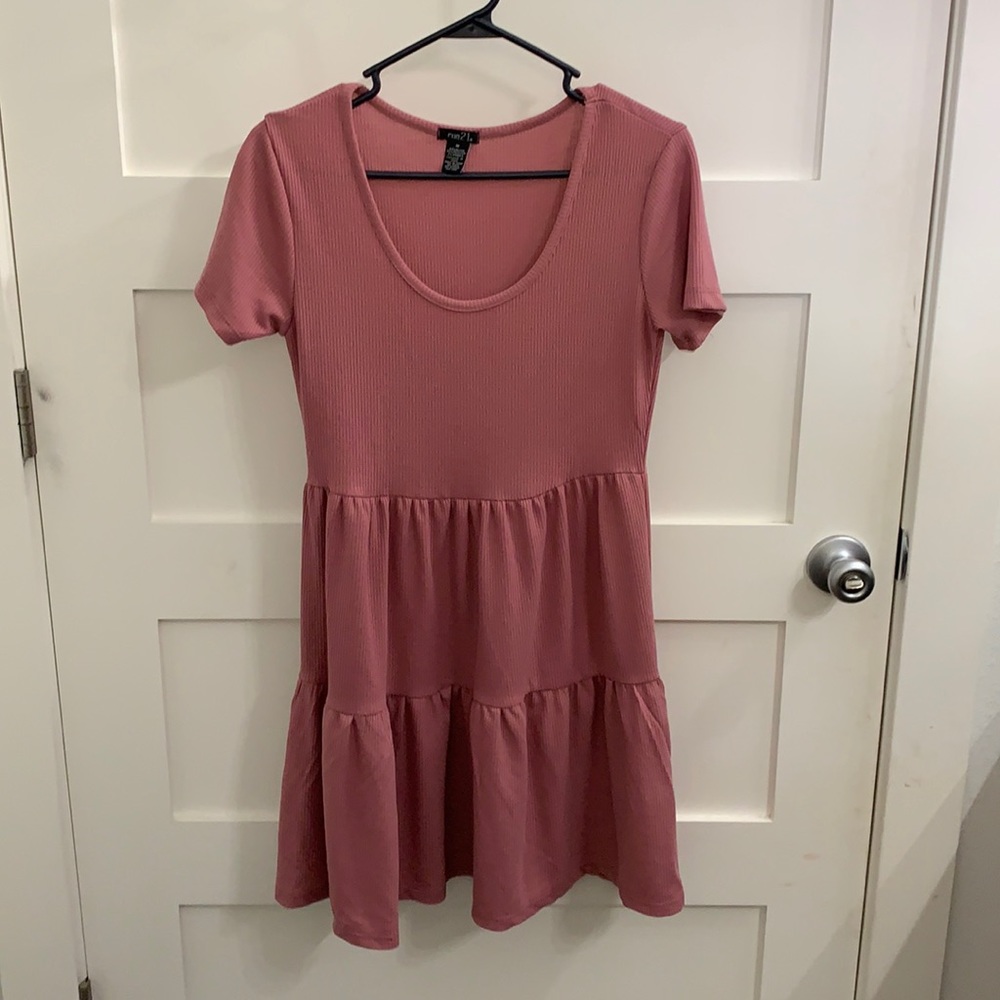 Rue 21 NWOT Dress. Size Medium. mauve.